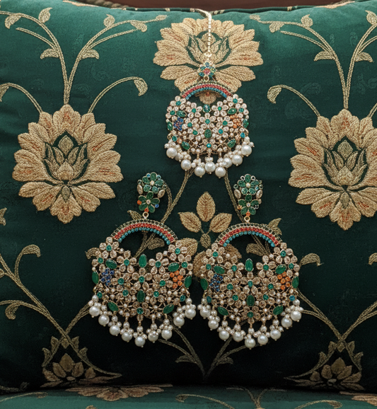 Vogue Wear™ Emerald Green Pearl Hanging Earrings & Tikka Set
